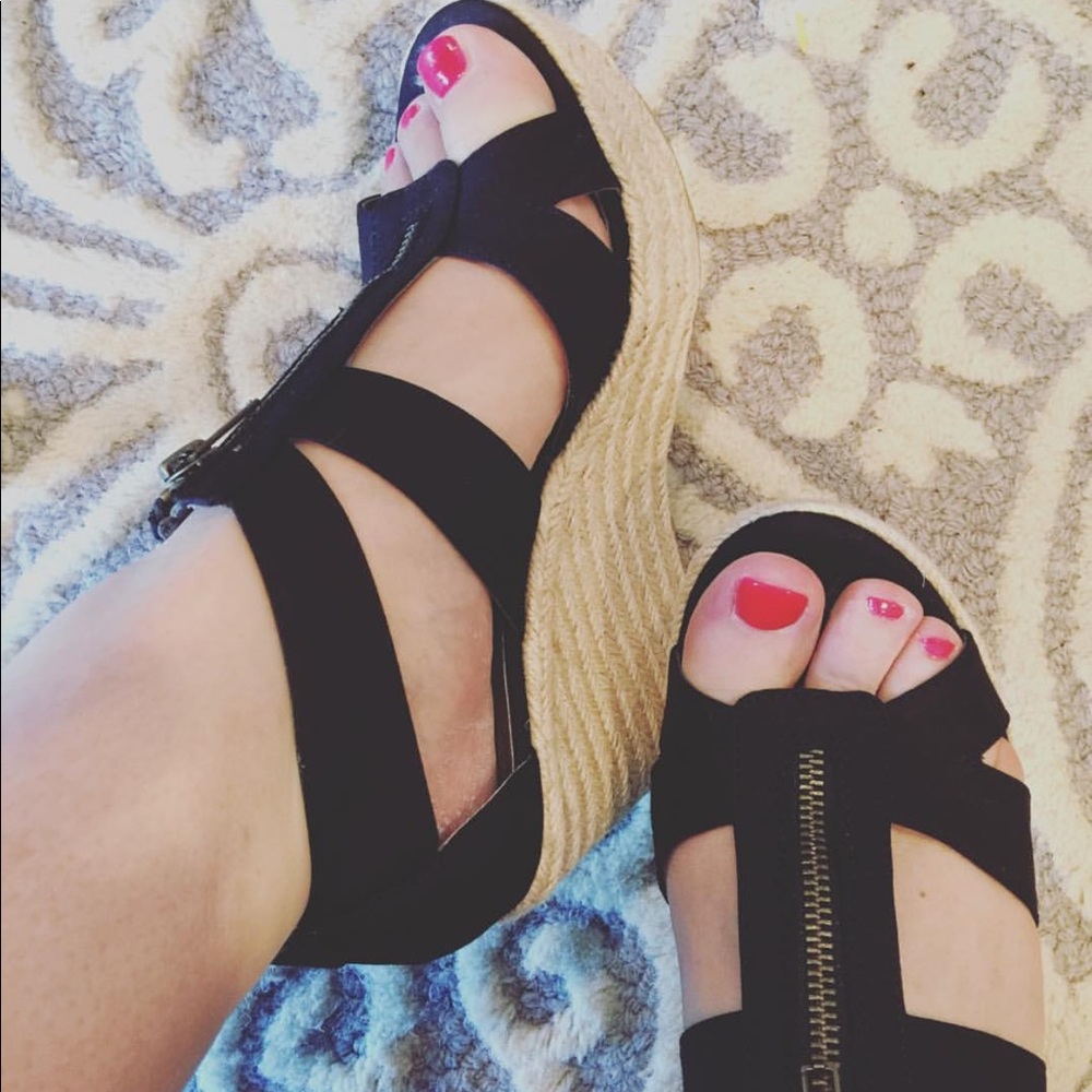 Moda black wedges